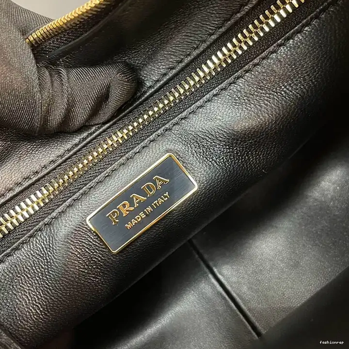 Fashionrepsfam ru 2411YA0017 Bags Prada 0825